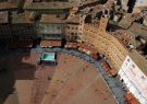 Piazza del Campo widziana z grujcej nad miastem Torre del Mangia