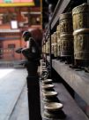 Patan - mynki modlitewne w jednej ze wity