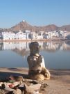 Pushkar: święta figurka nad jeziorem