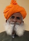 Indie: mężczyzna z brodą