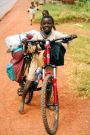 Uganda. Dzieci uwielbiały mój rower