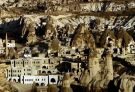 Widok na stare i nowe mieszkania w Goreme