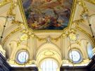 Pyszne sklepienia Palacio Real ozdobione freskami Tiepolo