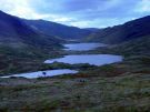 Lochany (lochan - small loch) pord zielonych wzgrz na Mull