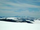 Widok z lodowca Jostedal na pn.wsch. na pasmo gr Hurrungene, odlego ok.100 km