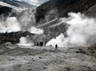 Dymiące trującym siarkowodorem fumerole w wulkanie Mutnowskim