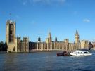 Imponujący gmach brytyjskiego Parlamentu