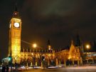 Wieża zegarowa Big Ben i Parlament po zmierzchu