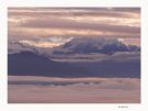 Widok na Himalaje o świcie ze zmilitaryzowanego wzgórza w Dulikhill